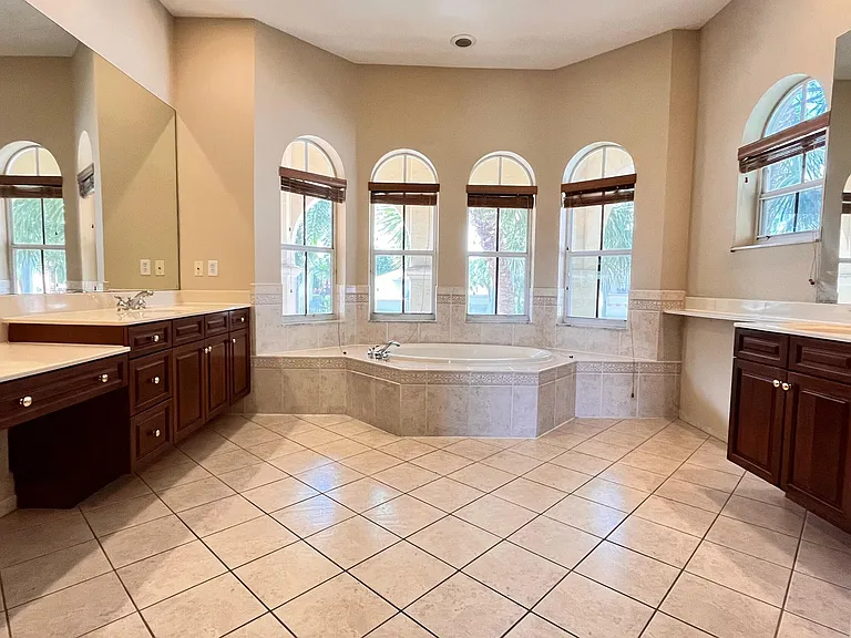 9546 Worswick Ct — Photo 4