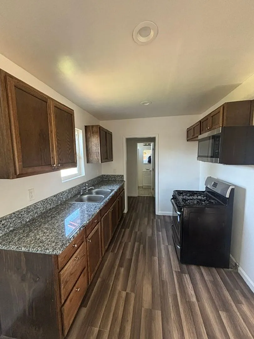 Charming 2 Bedroom, 1 Bathroom Home with Garage & Large Backyard Available Now! — Photo 2