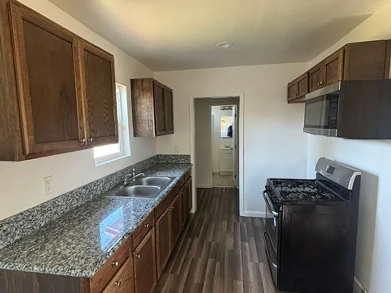 309 Lloyd St — Photo 6