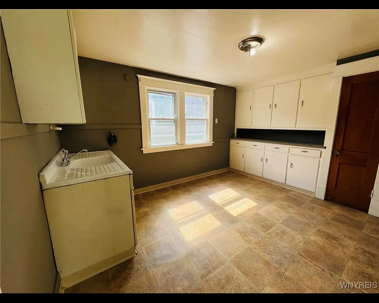 2 bed, 1031 sqft, $1,100 — Photo 4