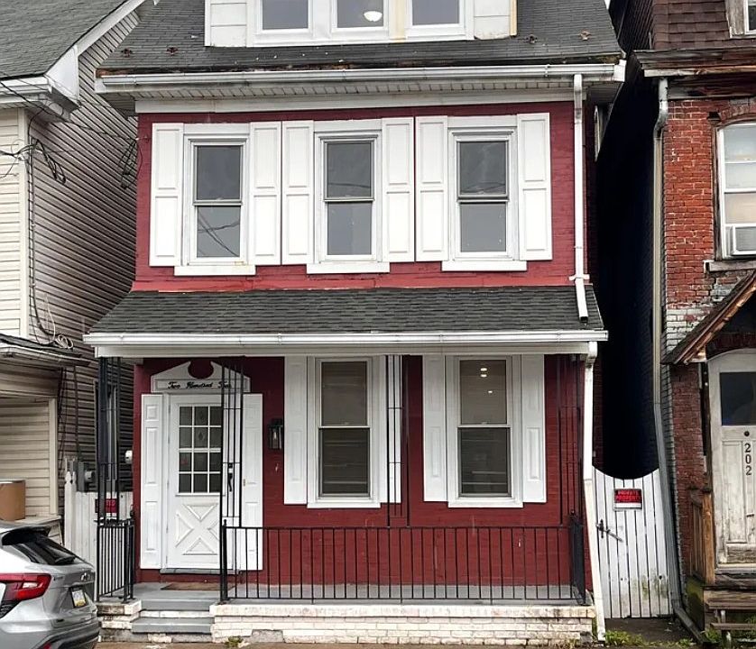1st image of 204 N 4th St