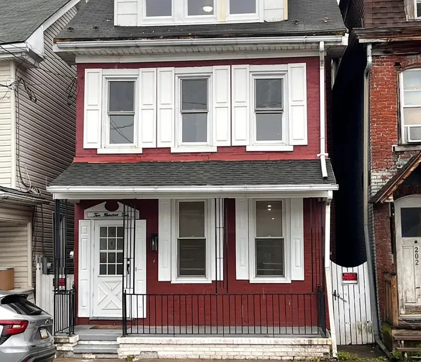 204 N 4th St