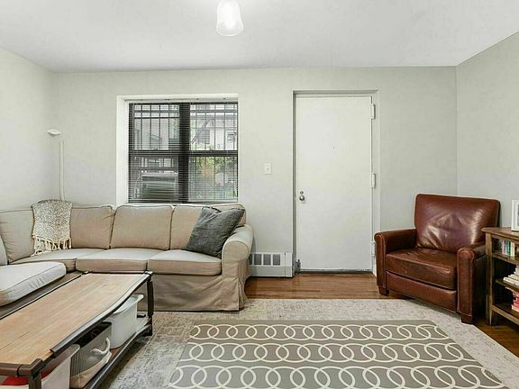 4th image of 38 W 127th St