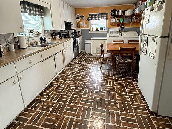 4th image of 209 Snyder Ave