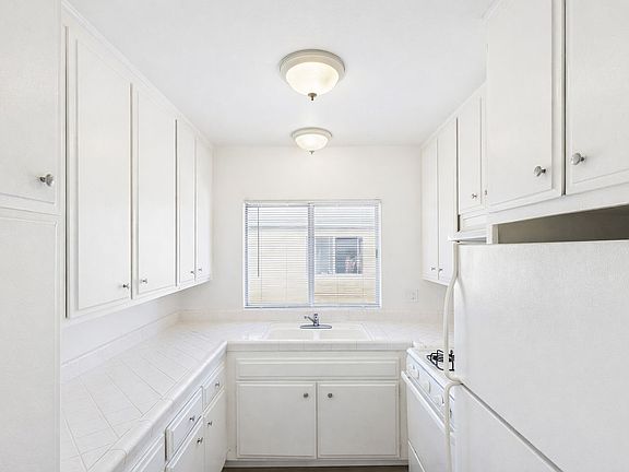 4th image of 4055 Van Dyke Ave APT 6