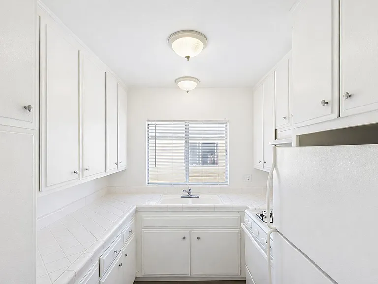 4055 Van Dyke Ave — Photo 4