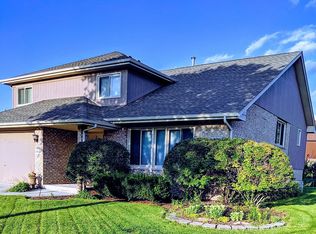 14843 Landings Ln, Oak Forest, IL