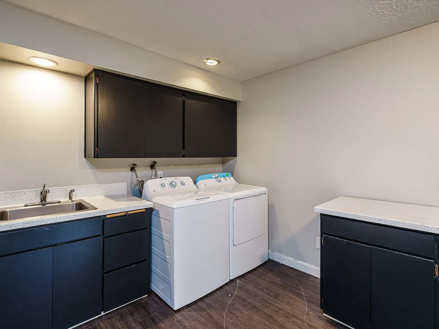 2 bed, 1000 sqft, $1,595 — Photo 4