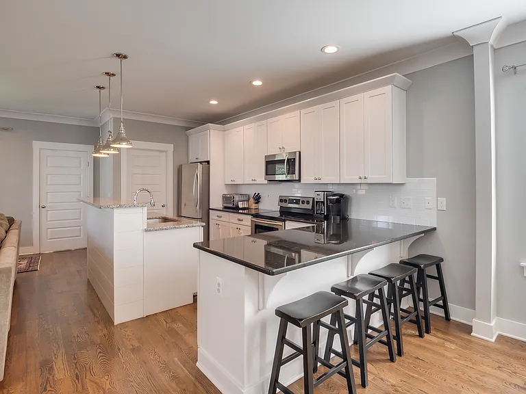 508 Morton Ave — Photo 38