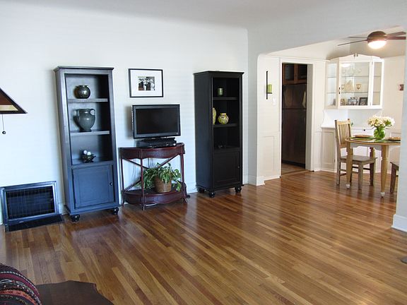 3rd image of 6319 Colbath Ave