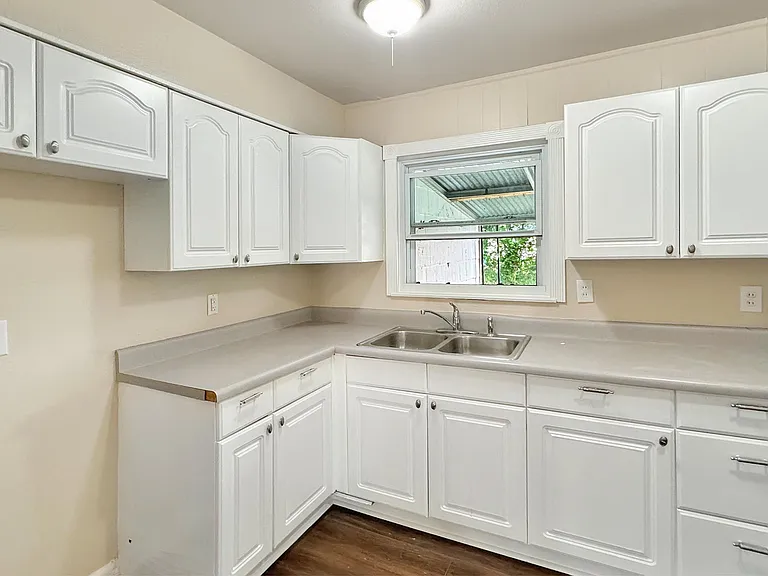 350 Storeywood Dr — Photo 5