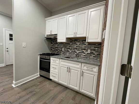 3rd image of 407 Brooks Blvd APT A