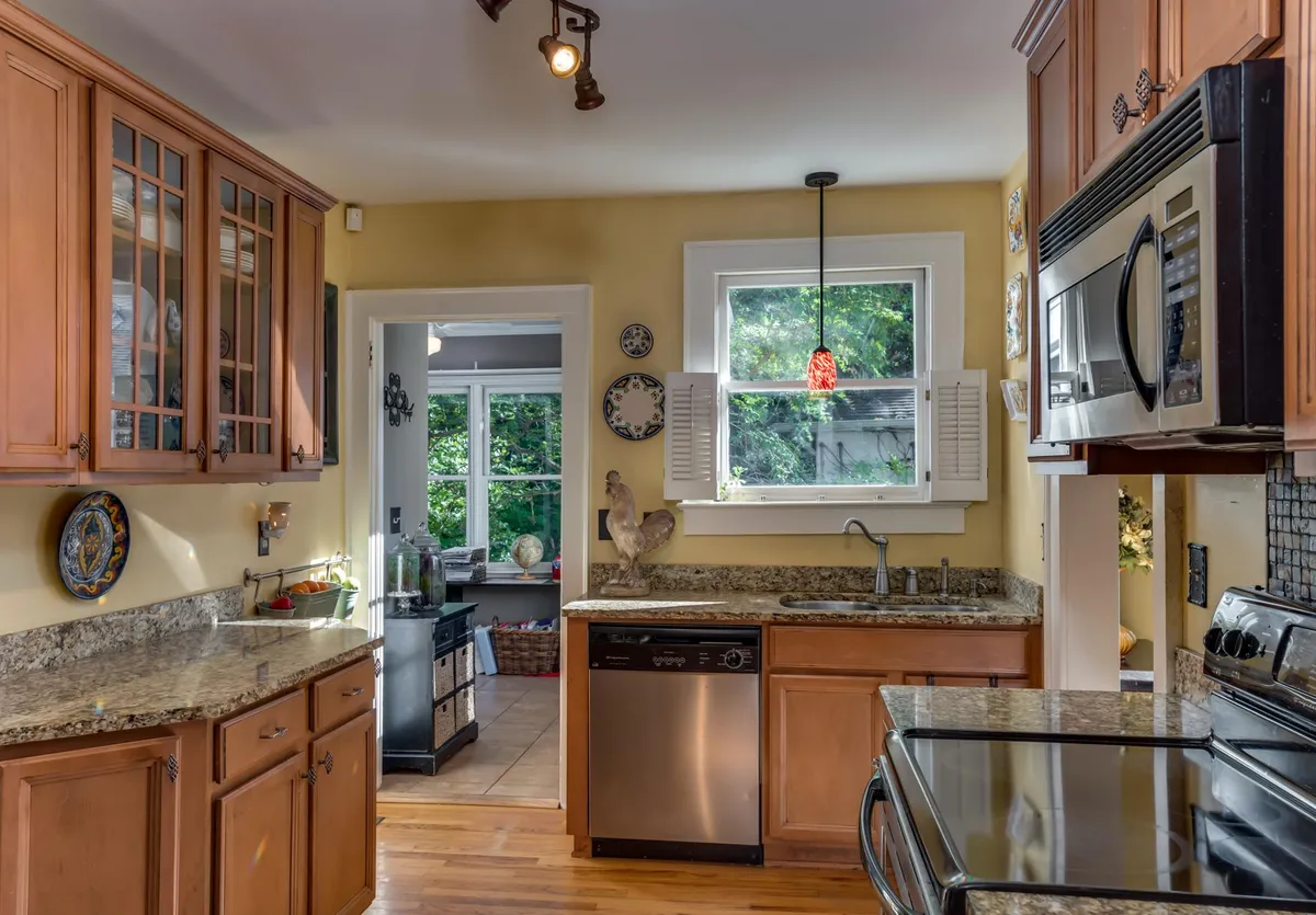 Kitchen - 110 Central Ave