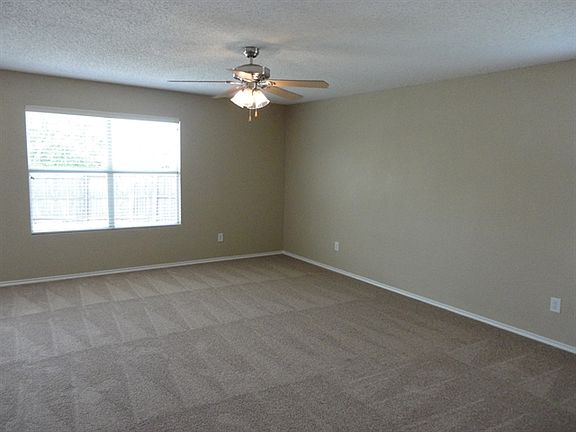 3rd image of 1001 Meadowlark Dr