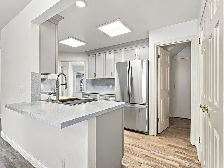 22555 Kinst Ct — Photo 5