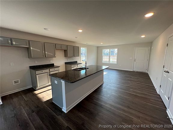 4th image of 74 Dalton Dr