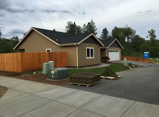 301 Bayou Pl, Grants Pass, OR 97526