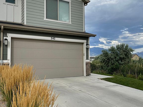 3rd image of 242 E Warbler Ct