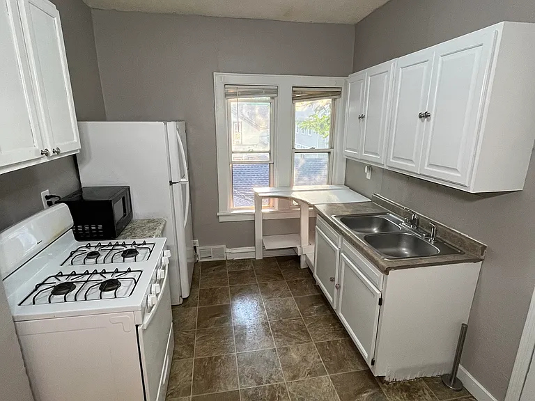 505 Beaumont St — Photo 5