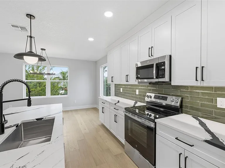 4208 W Carmen St #D — Photo 12