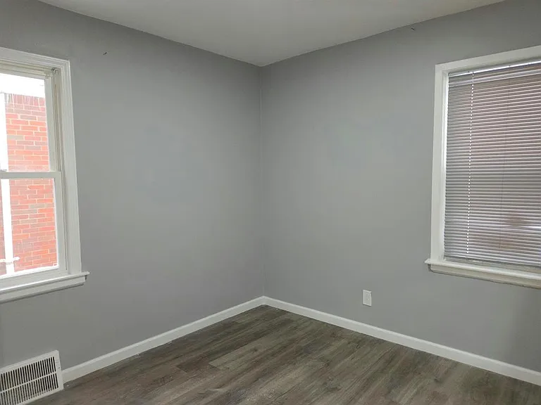 8254 Sussex St — Photo 25