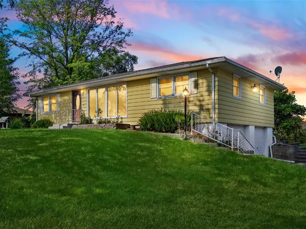 6100 Miller Rd, Cedar Rapids, IA 52411