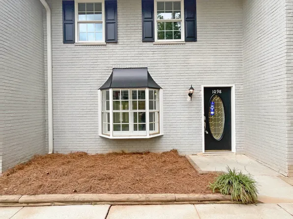 1098 Eastview Cir NE, Conyers, GA 30012