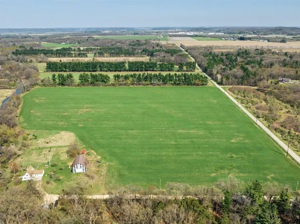 7571 McKinney Rd, Mazomanie, WI 53560