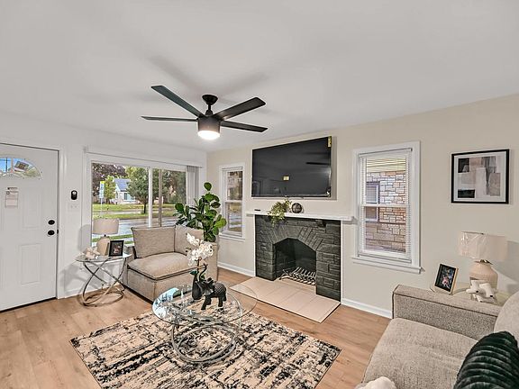 4th image of 2421 W Hampton AVENUE