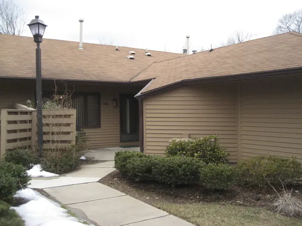 224 Mountain View Dr, Mahwah, NJ 07430