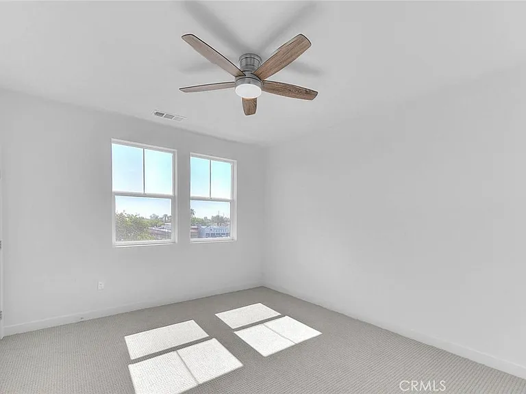149 N 1st Ave — Photo 30
