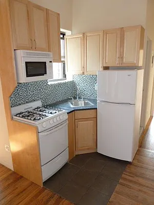 Rented by Chartwell Manhattan Realty | media 2