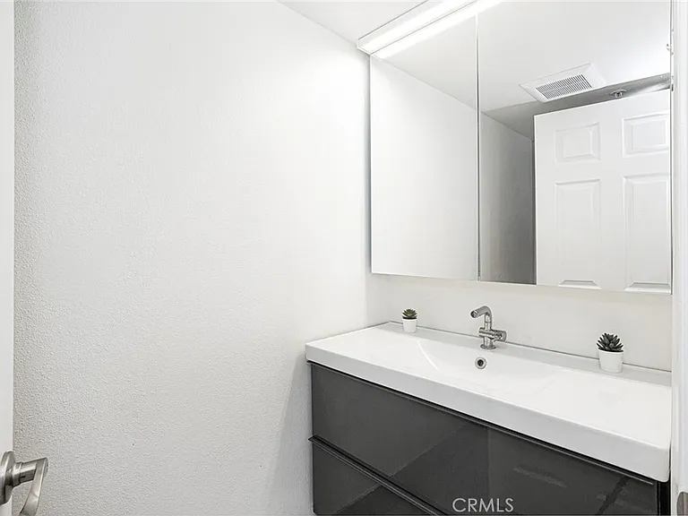 110 W Maple St #30 — Photo 18