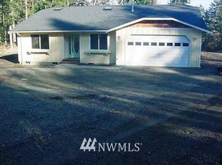 1555 Silverlake Rd, Oak Harbor, WA 98277