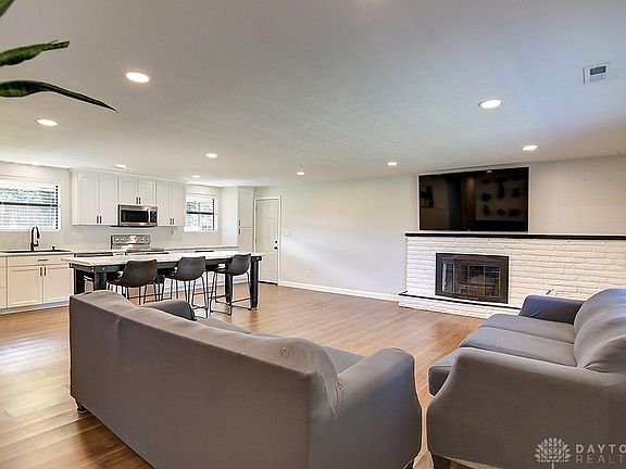 3rd image of 5866 Pamona Pl