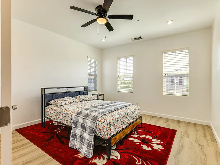 564 E Marcello Ave — Photo 13