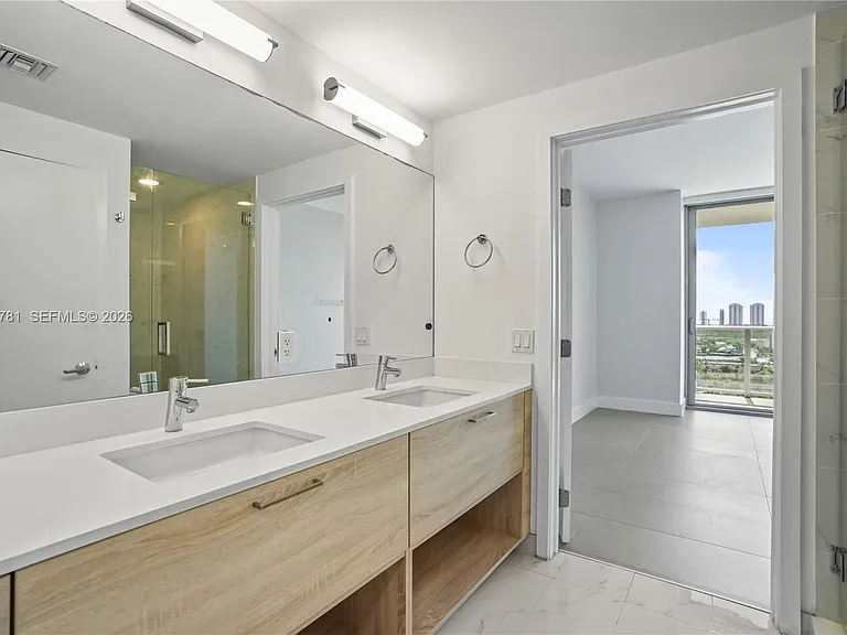 16385 Biscayne Blvd #1919 — Photo 23
