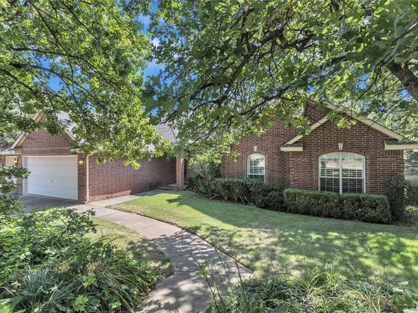 24 N Crosstimber Trl, Edmond, OK 73034