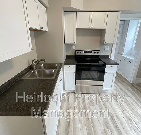 611 E 6th St #2 — Photo 6