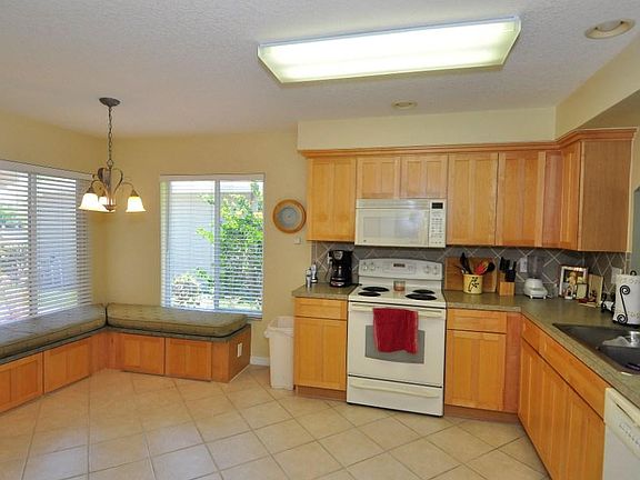 3rd image of 18112 Sandy Pointe Dr