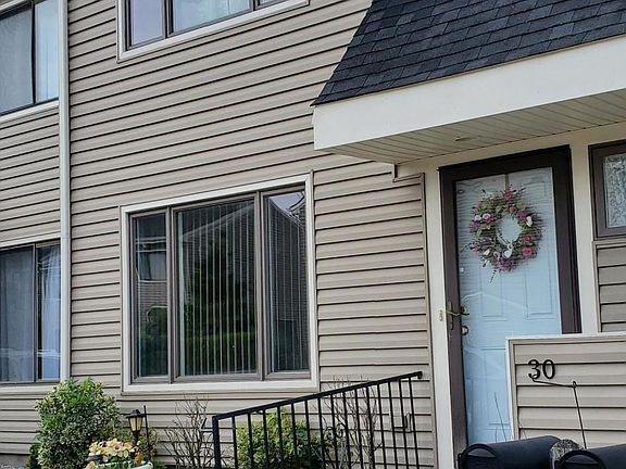 2nd image of 30 Larch Ct