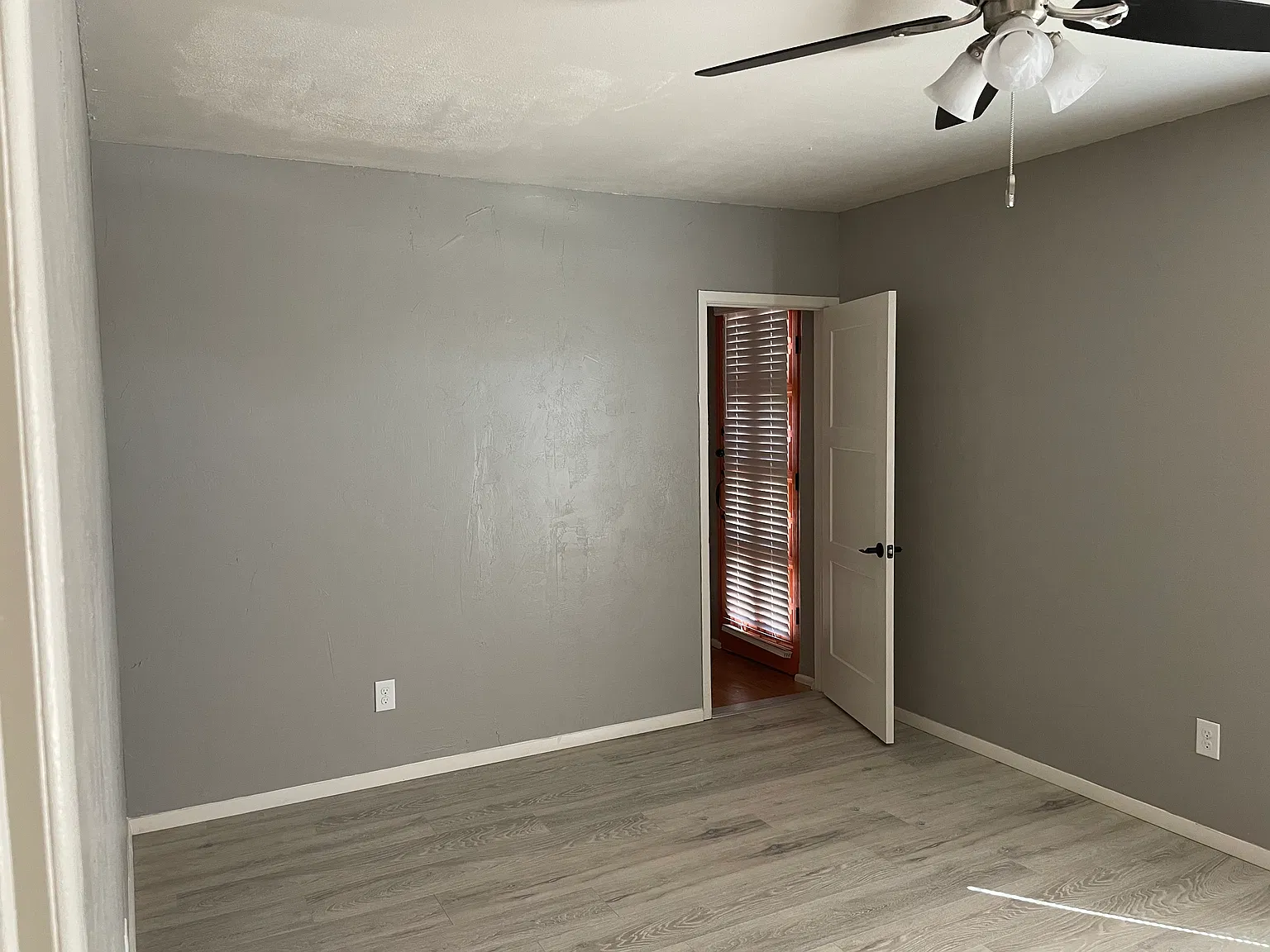 3 bed, 1.5 bath, 1200 sqft, $1,100 — Photo 2