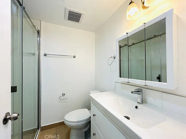 857 N Vineyard Ave #B — Photo 11