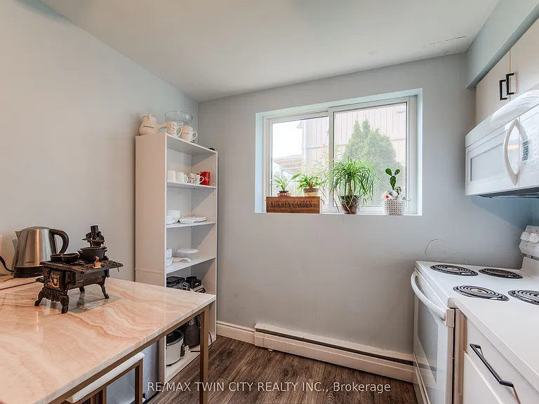 132 Allen St E #1 — Photo 9