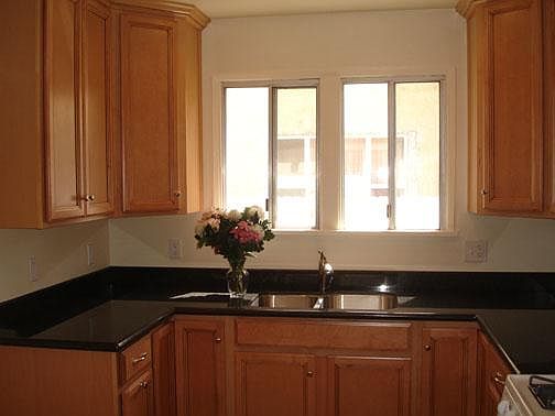 3rd image of 5026 Newcastle Ave