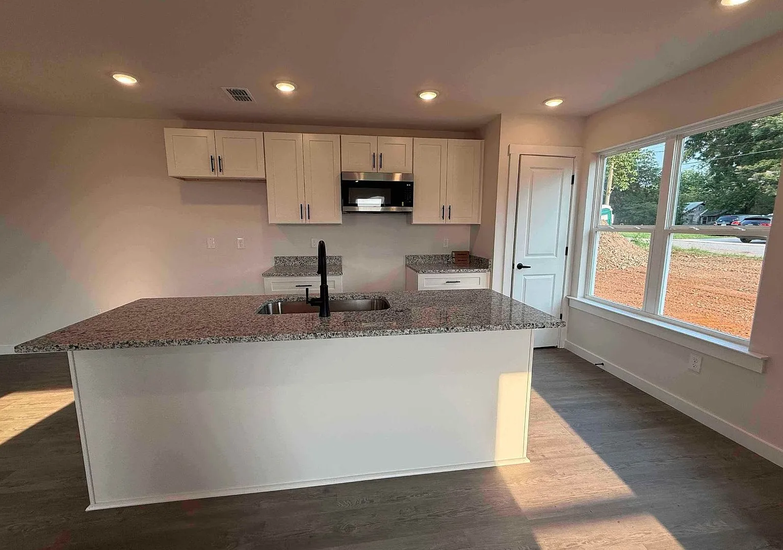 New Pet-Friendly Ranch-Style Home in Hickory! — Photo 4