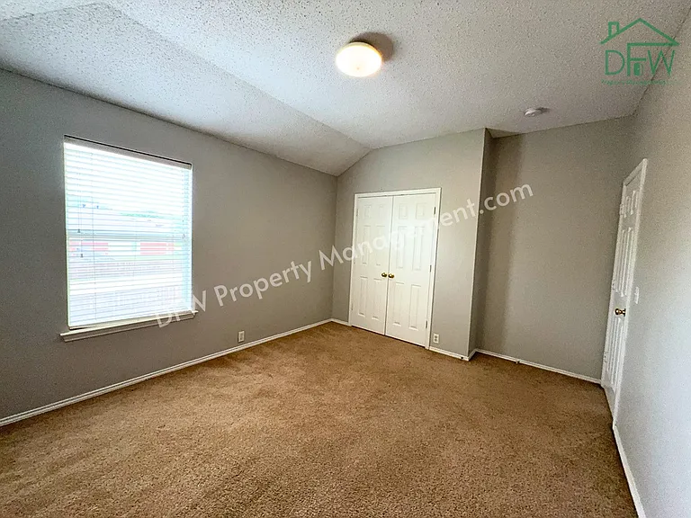 2805 Crater Lake Ln — Photo 12