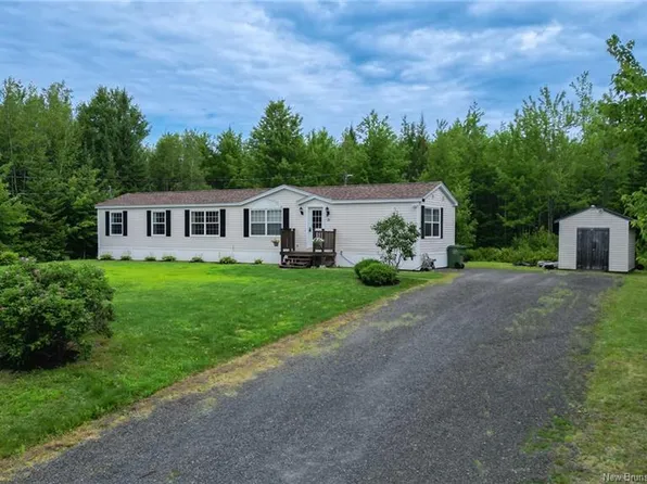 31 Wendy Cres, Lincoln, NB E3B 0M3