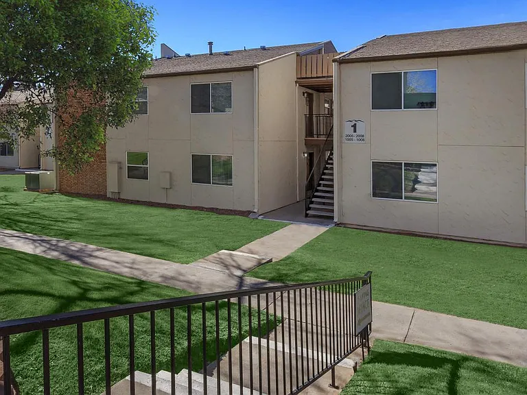 Gateway East Apartments — Photo 10