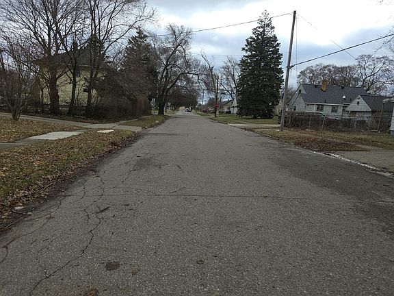 4th image of 617 Macdonald Ave